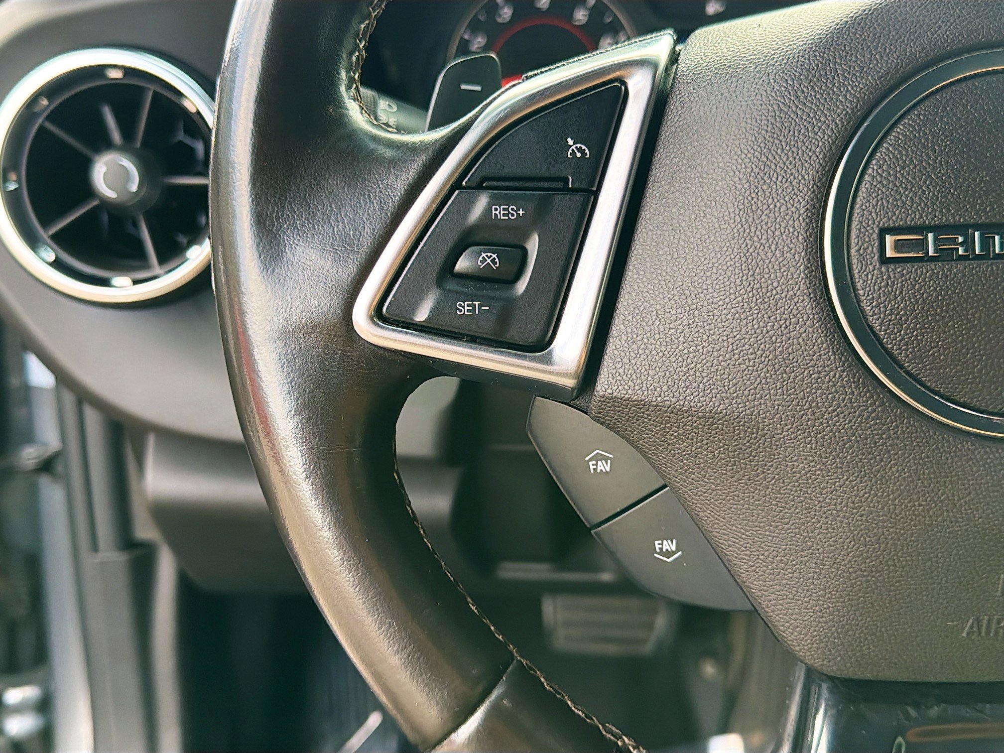 Used 2020 Chevrolet Camaro LT image 33