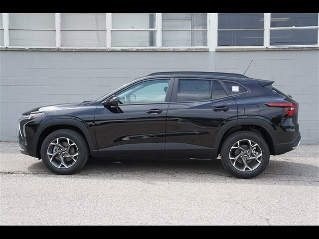 New 2025 Chevrolet Trax LT w/ LT Convenience Package image 2