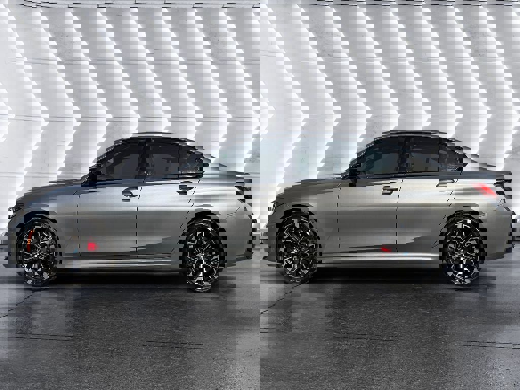 Used 2025 BMW 330i xDrive Sedan w/ M Sport Package image 3