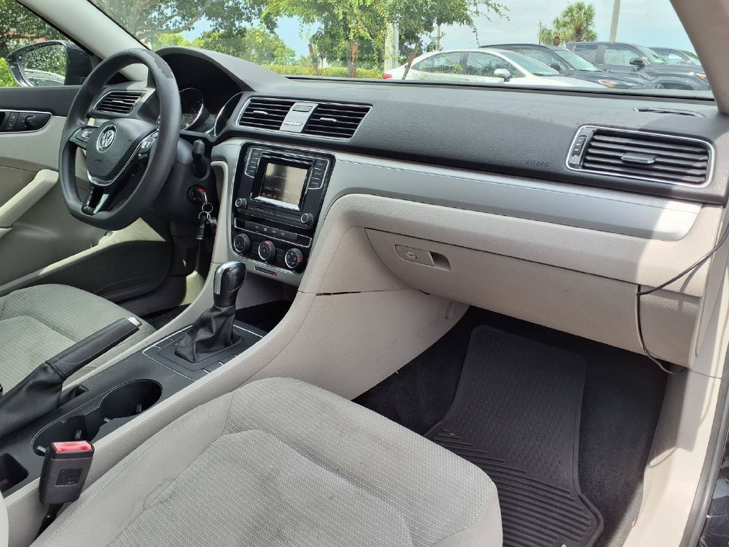 Used 2018 Volkswagen Passat 2.0T S FWD image 11
