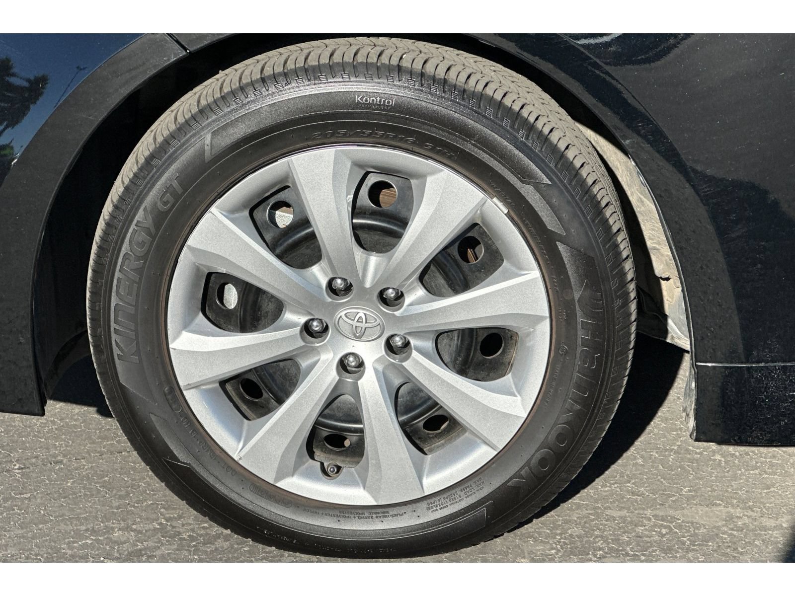 Used 2025 Toyota Corolla LE FWD image 30