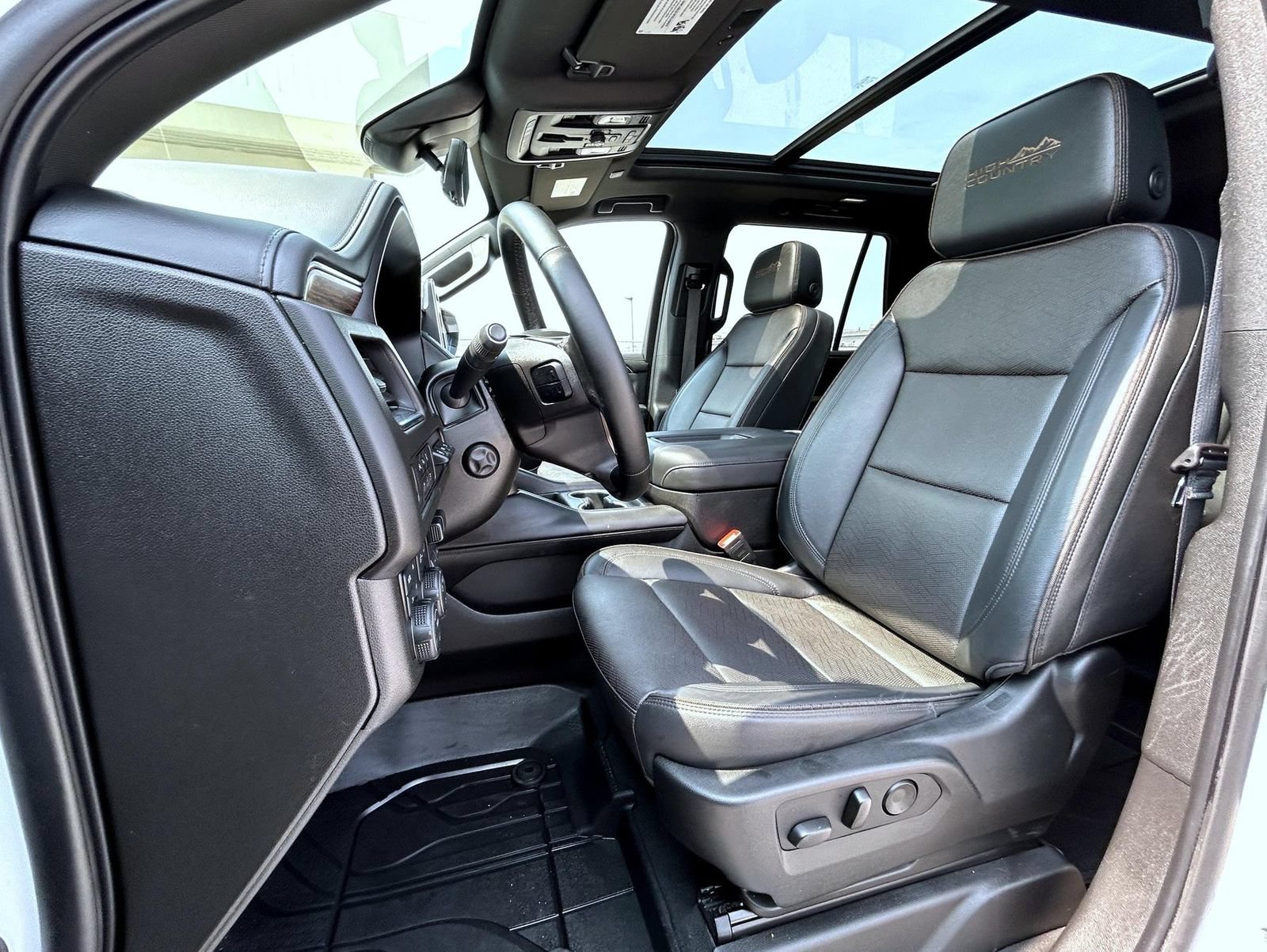 Used 2024 Chevrolet Tahoe High Country AWD/4WD image 11
