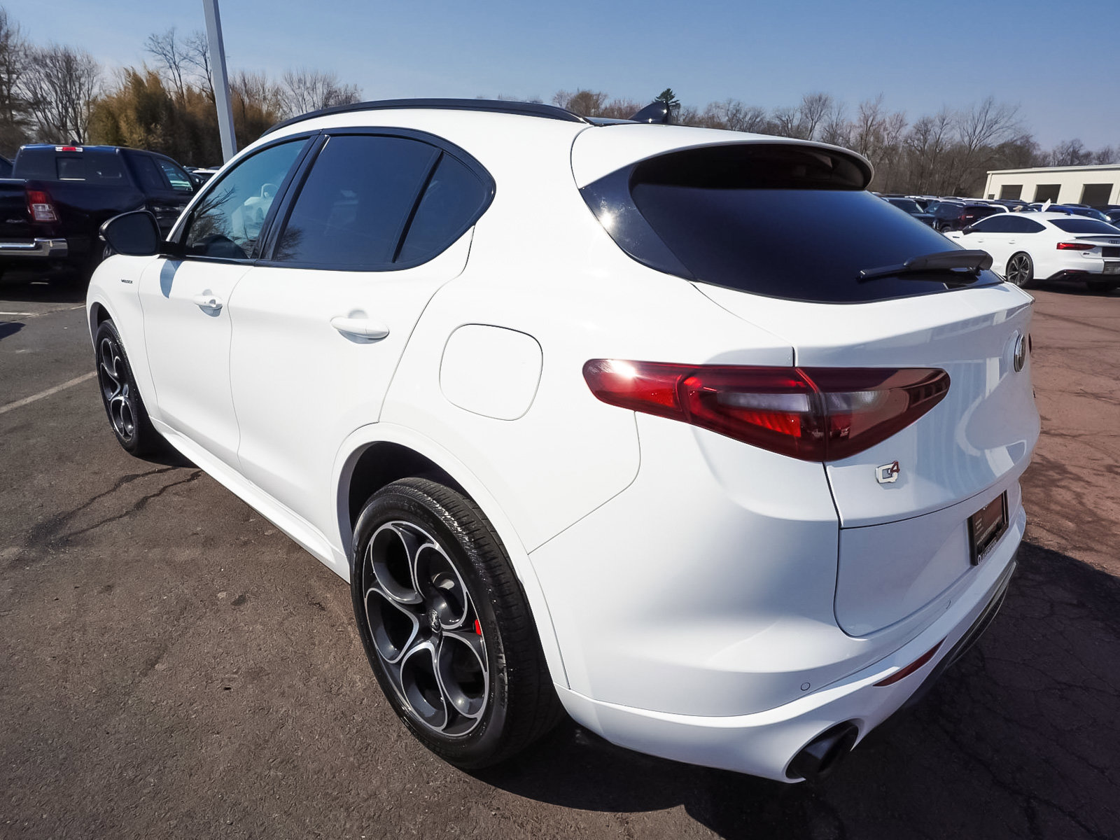 Used 2023 Alfa Romeo Stelvio Veloce image 4