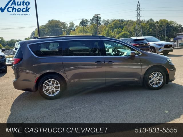 Used 2022 Chrysler Pacifica Touring-L FWD image 6