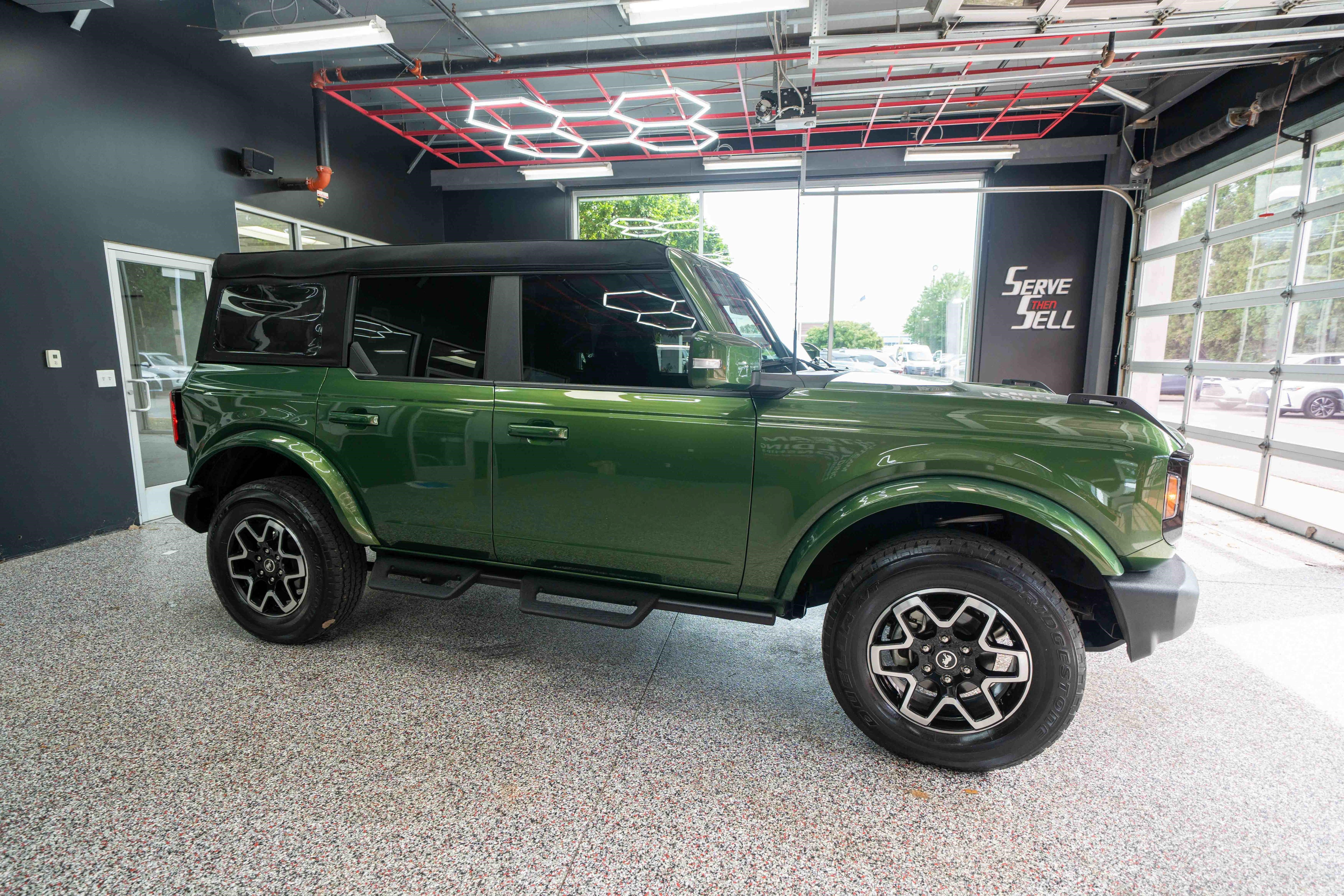 Used 2023 Ford Bronco Outer Banks AWD/4WD image 4
