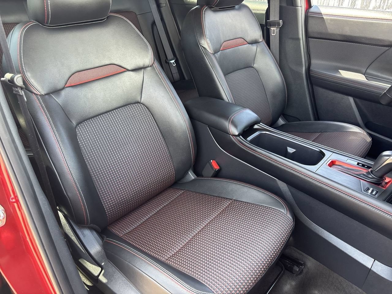 Used 2025 Nissan Kicks SR FWD image 8