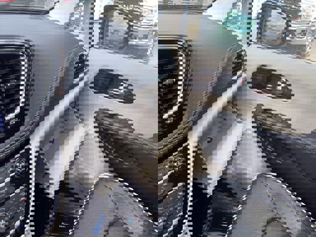 Used 2023 Chrysler Pacifica Limited image 9