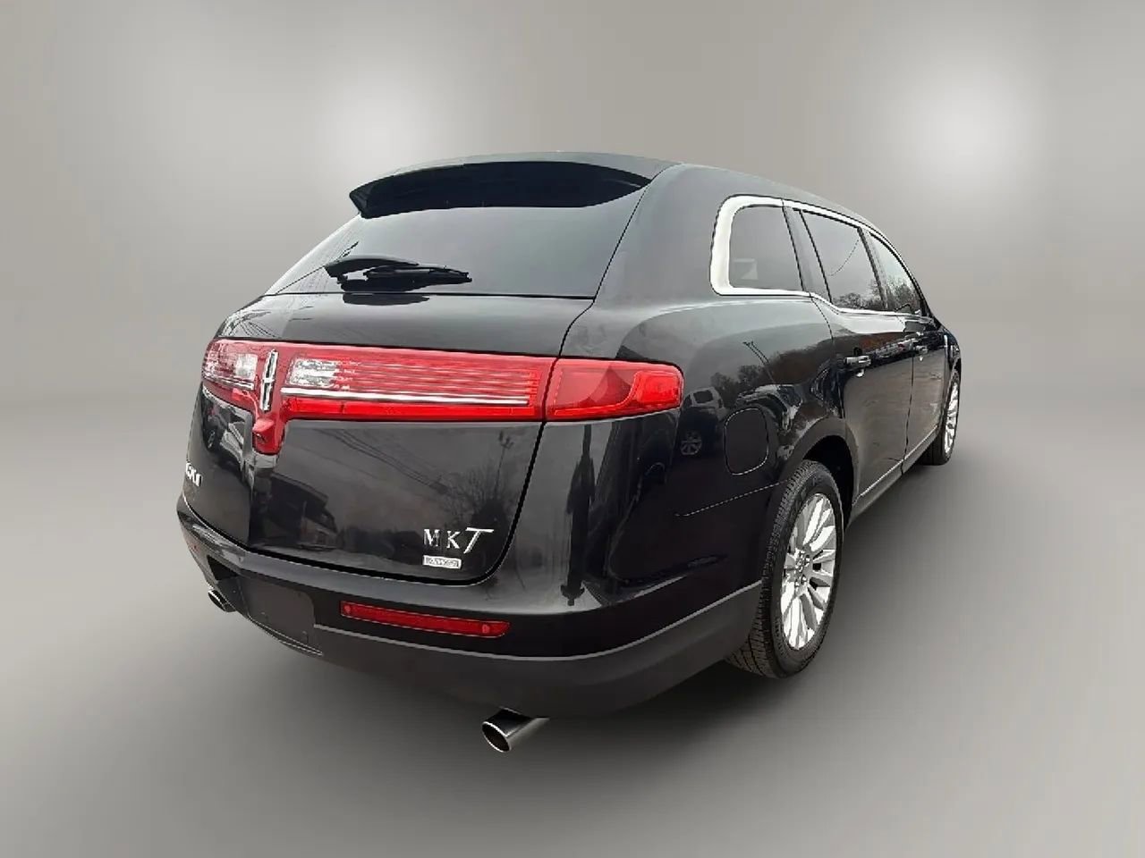 Used 2010 Lincoln MKT AWD image 5