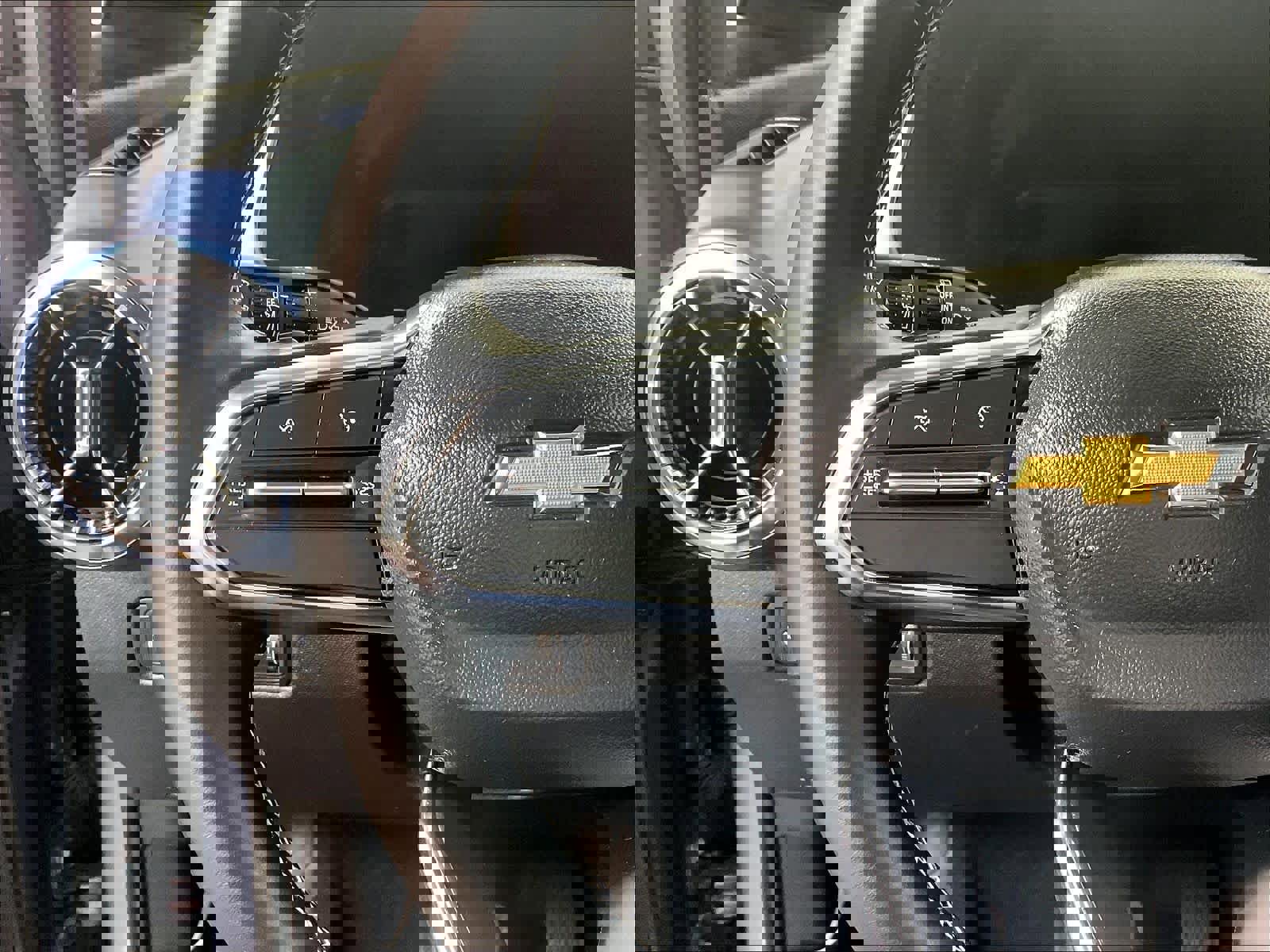 Used 2025 Chevrolet Equinox EV LT image 22