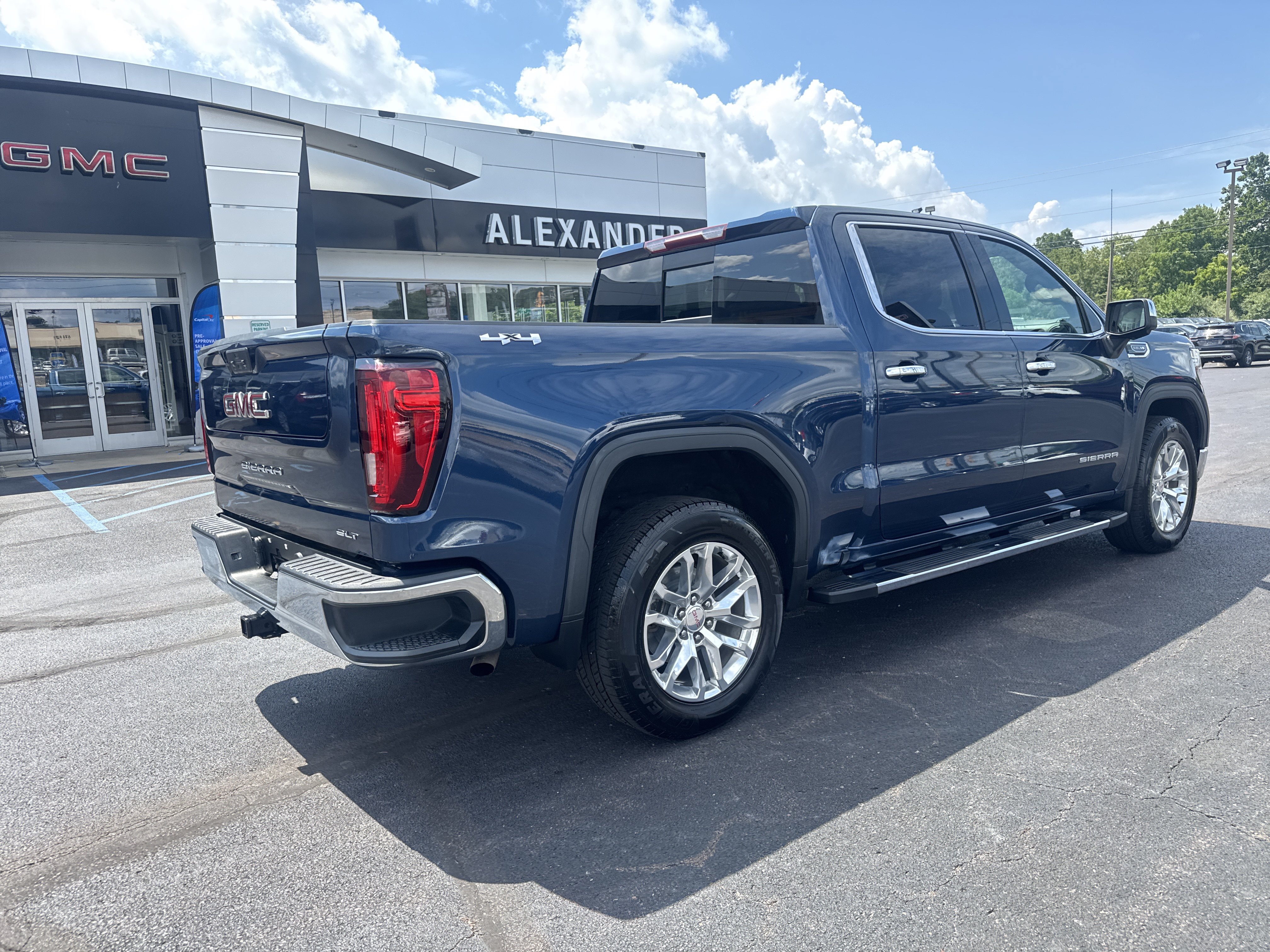 Used 2019 GMC Sierra 1500 SLT w/ SLT Premium Package AWD/4WD image 3