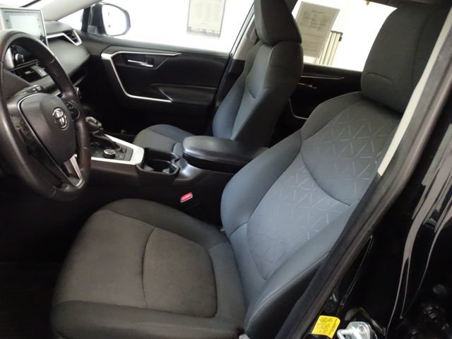 Used 2021 Toyota RAV4 XLE w/ Convenience Package AWD/4WD image 2