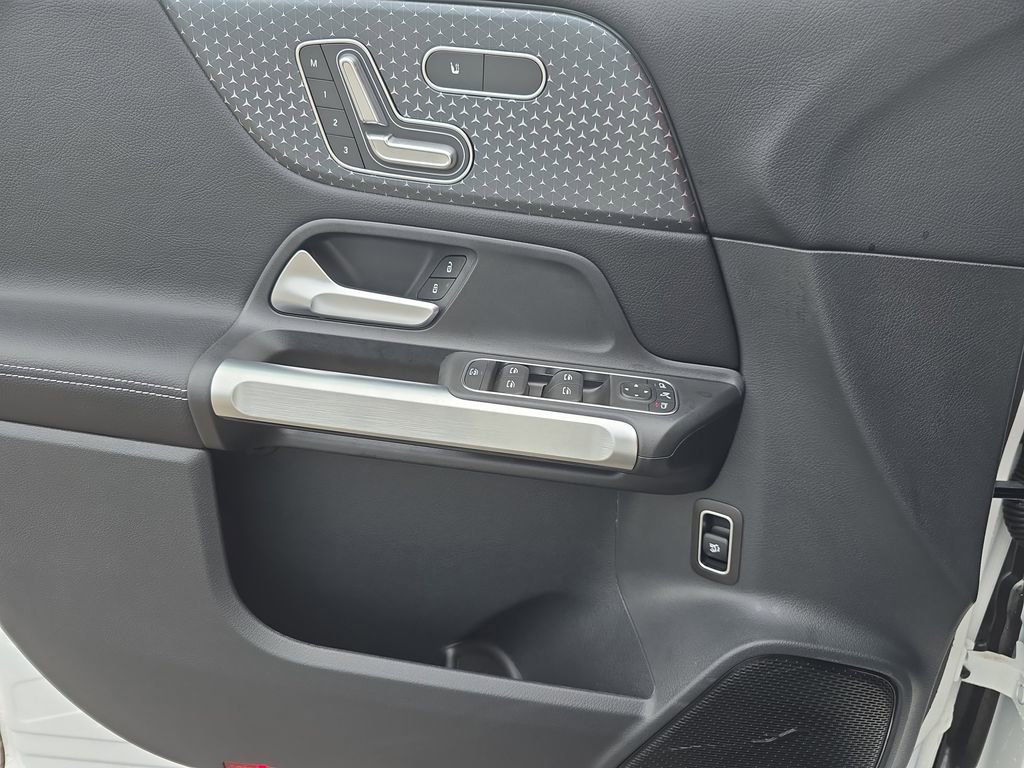 New 2025 Mercedes-Benz GLB 250 image 26