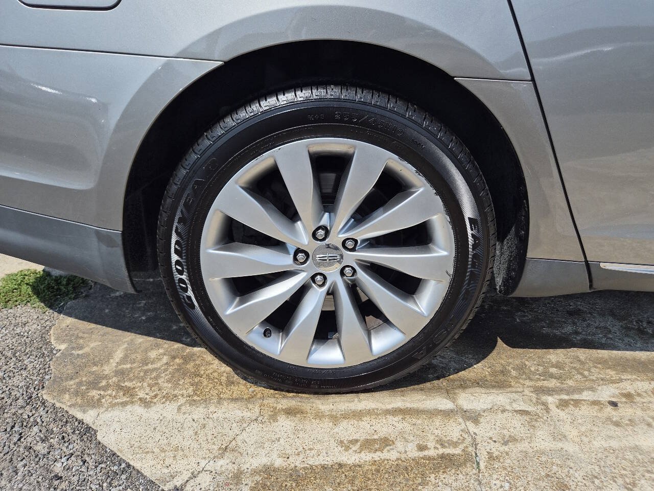 Used 2015 Lincoln MKS w/ Equipment Group 101A FWD image 22