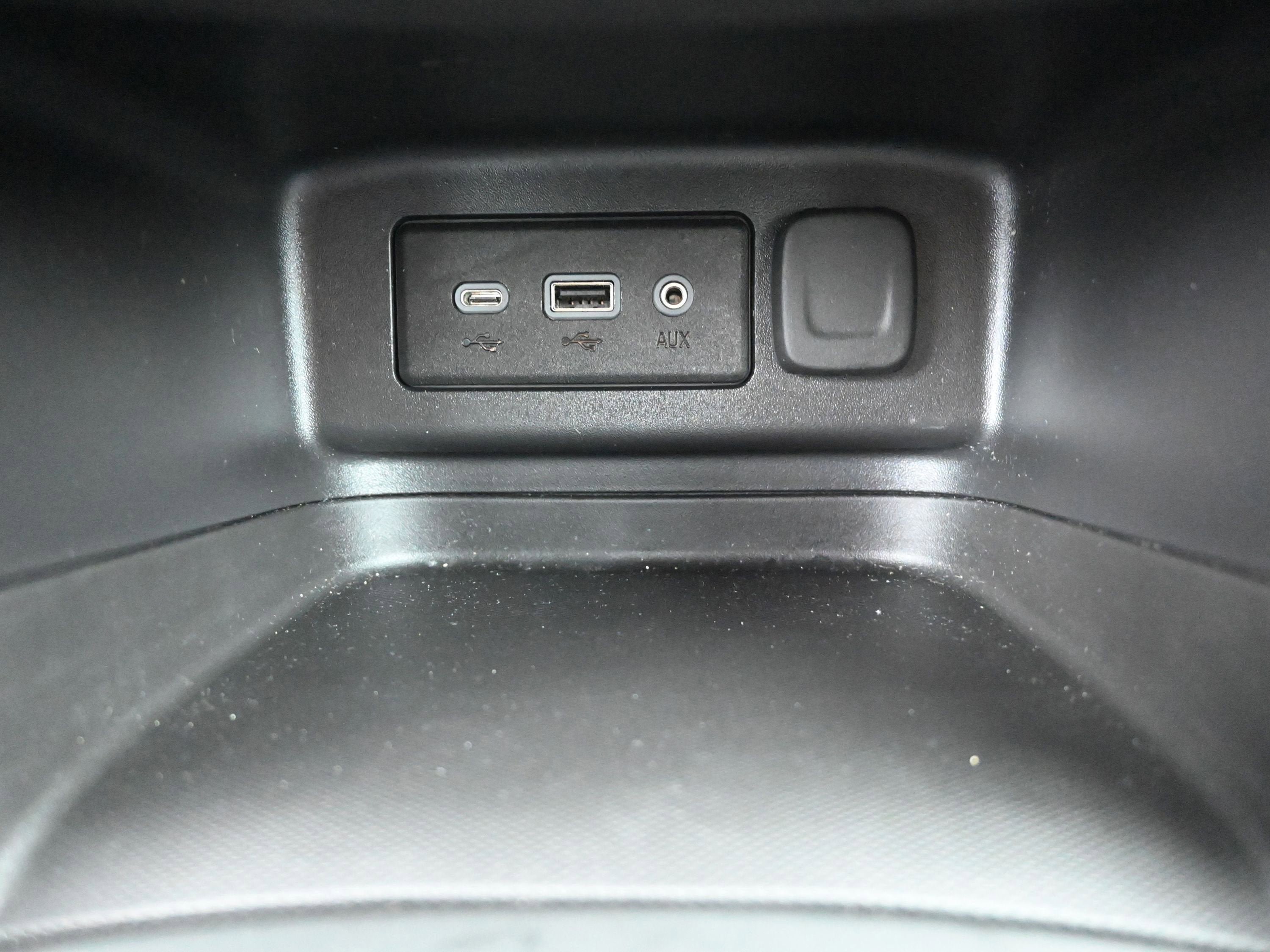 Used 2023 Chevrolet Equinox RS FWD image 19