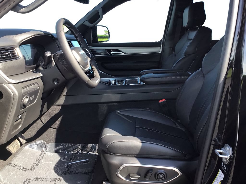 New 2026 Jeep Grand Wagoneer Limited AWD/4WD image 9