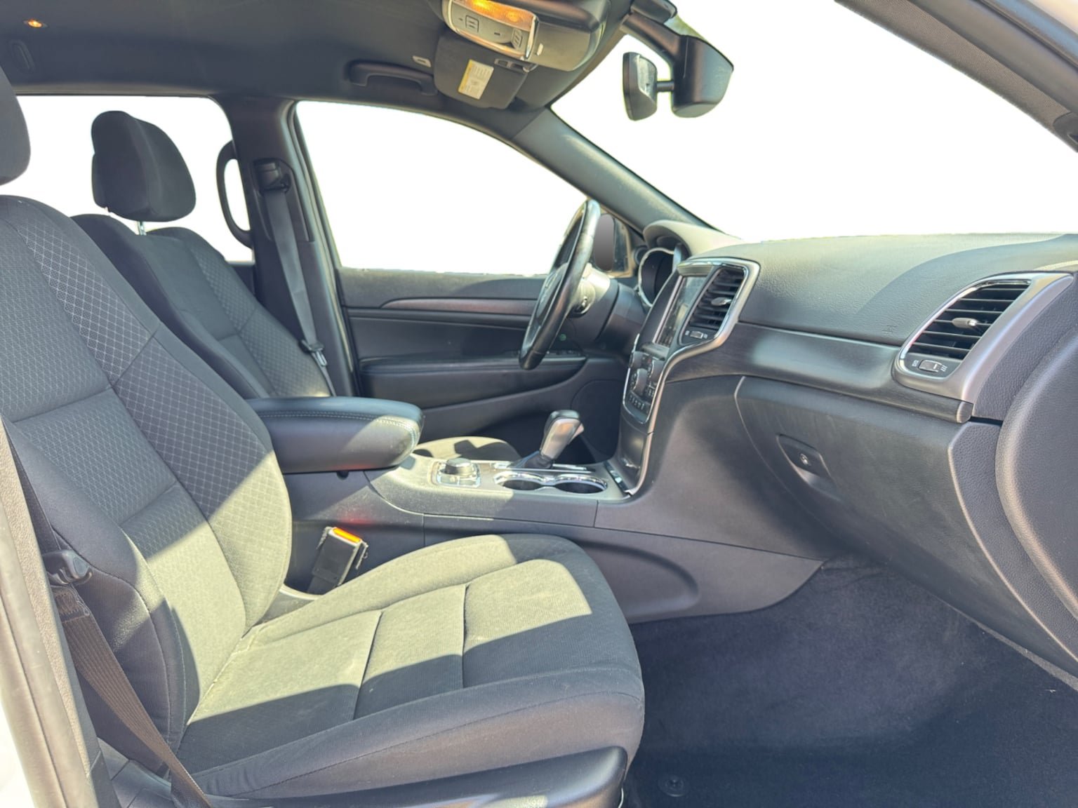 Used 2018 Jeep Grand Cherokee Laredo AWD/4WD image 17