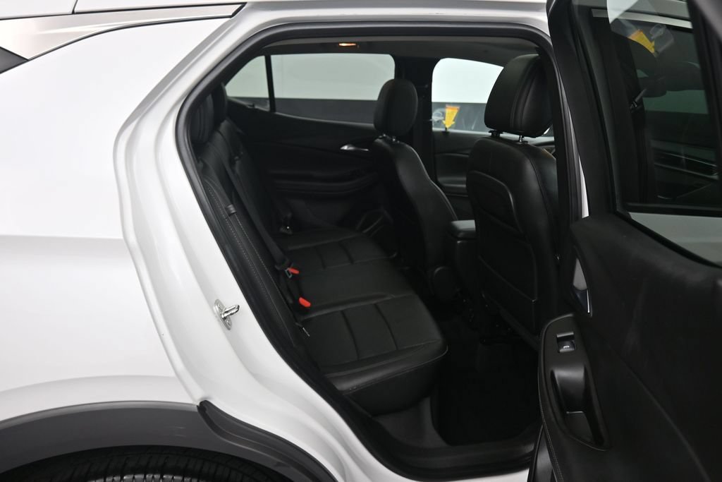 Used 2022 Buick Encore GX Essence w/ Experience Buick Package AWD/4WD image 35