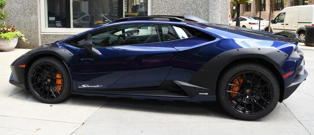 Used 2023 Lamborghini Huracan Sterrato image 2