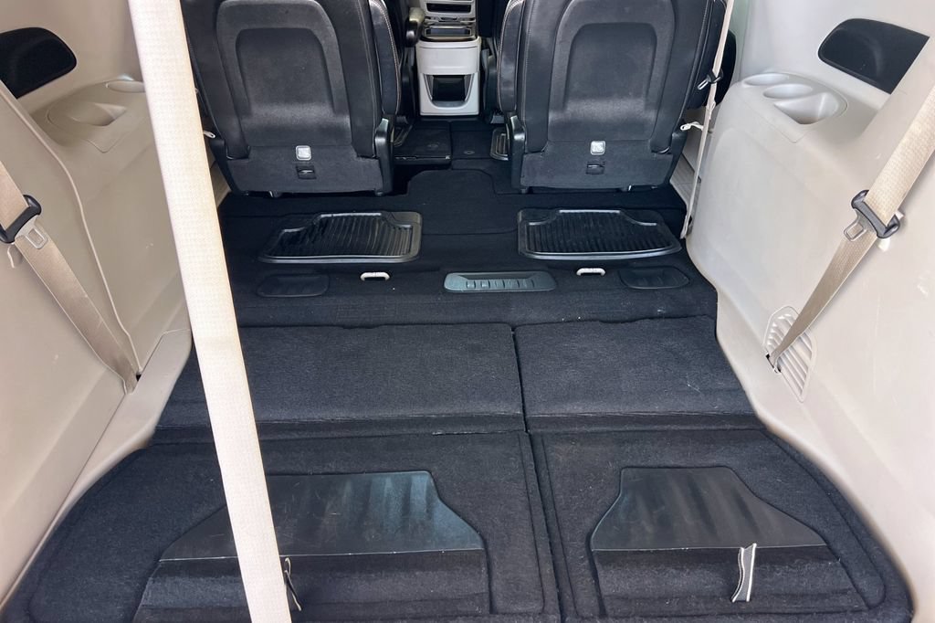 Used 2020 Chrysler Pacifica Touring-L FWD image 18