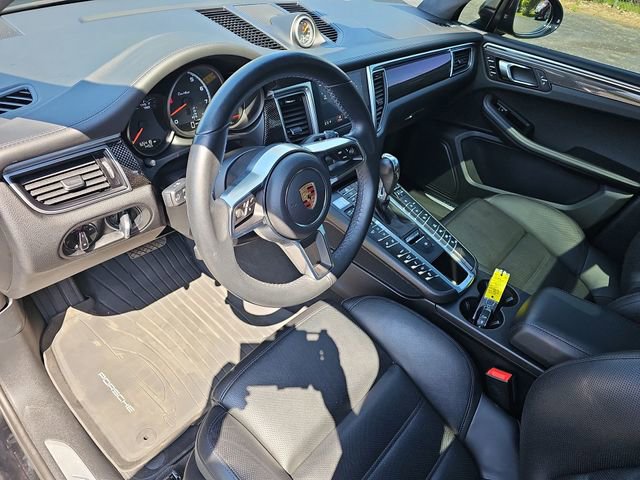 Used 2017 Porsche Macan Turbo AWD/4WD image 11