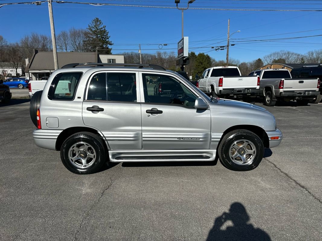Used 2001 Chevrolet Tracker LT image 2