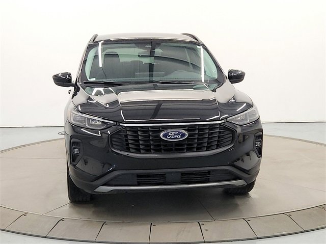 Used 2025 Ford Escape Platinum image 2