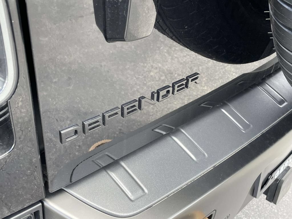 Certified 2025 Land Rover Defender 110 AWD/4WD image 8