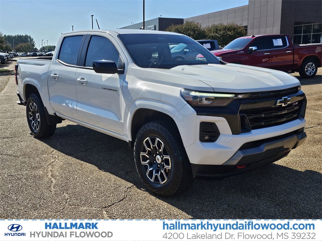 Used 2024 Chevrolet Colorado Z71 w/ Z71 Convenience Package 2