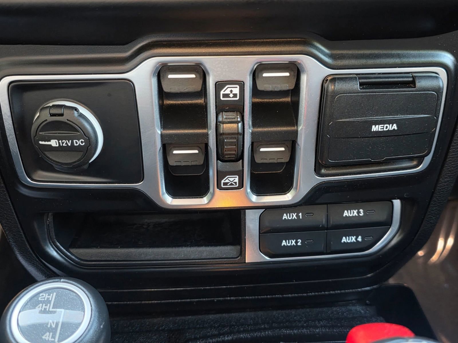 Used 2020 Jeep Gladiator Overland AWD/4WD image 17