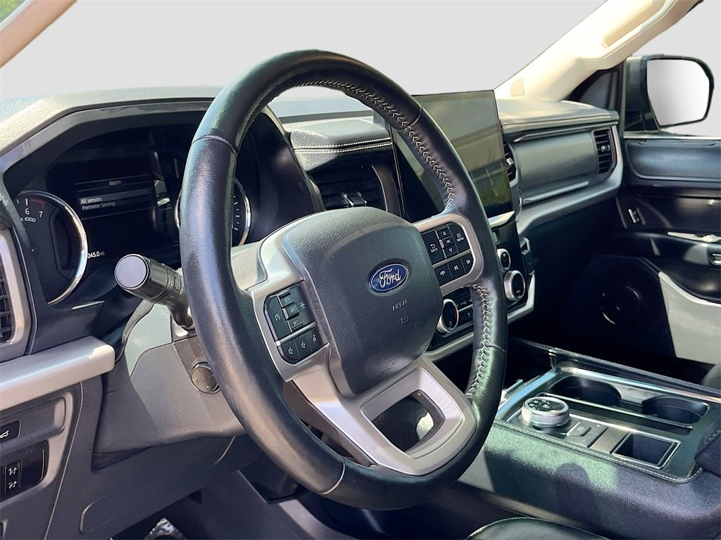 Used 2024 Ford Expedition XLT image 11