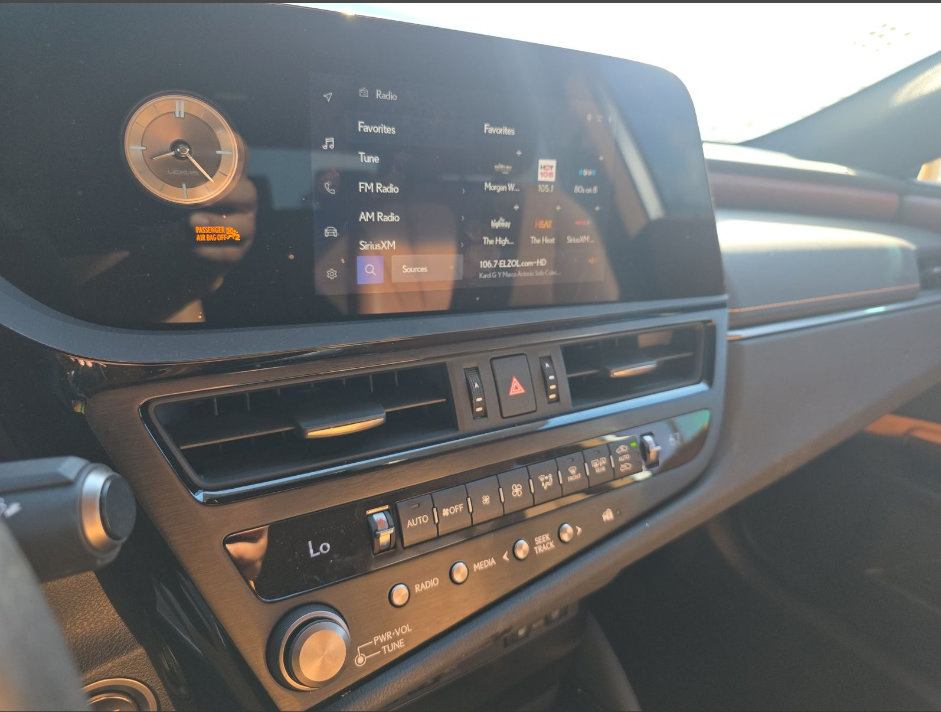 Used 2024 Lexus ES 350 w/ Premium Package FWD image 11