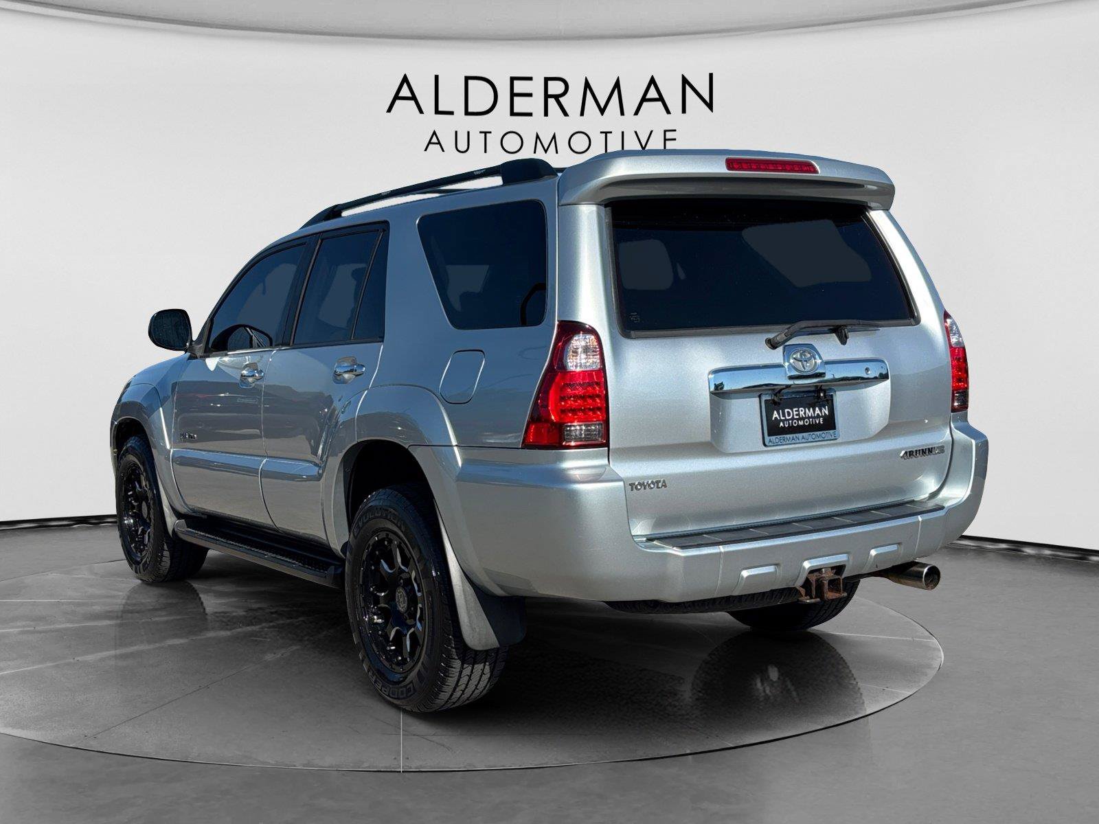 Used 2008 Toyota 4Runner SR5 AWD/4WD image 3
