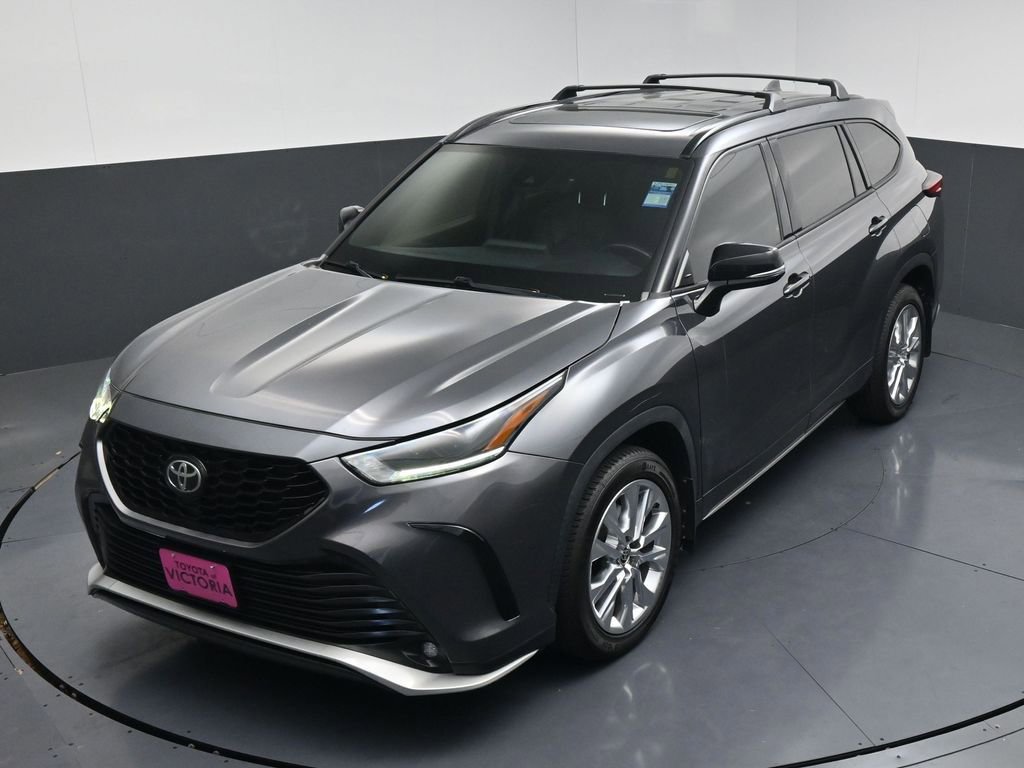 Used 2021 Toyota Highlander XSE image 16