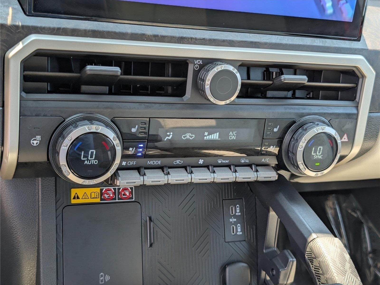 Used 2025 Toyota Tacoma Limited AWD/4WD image 29