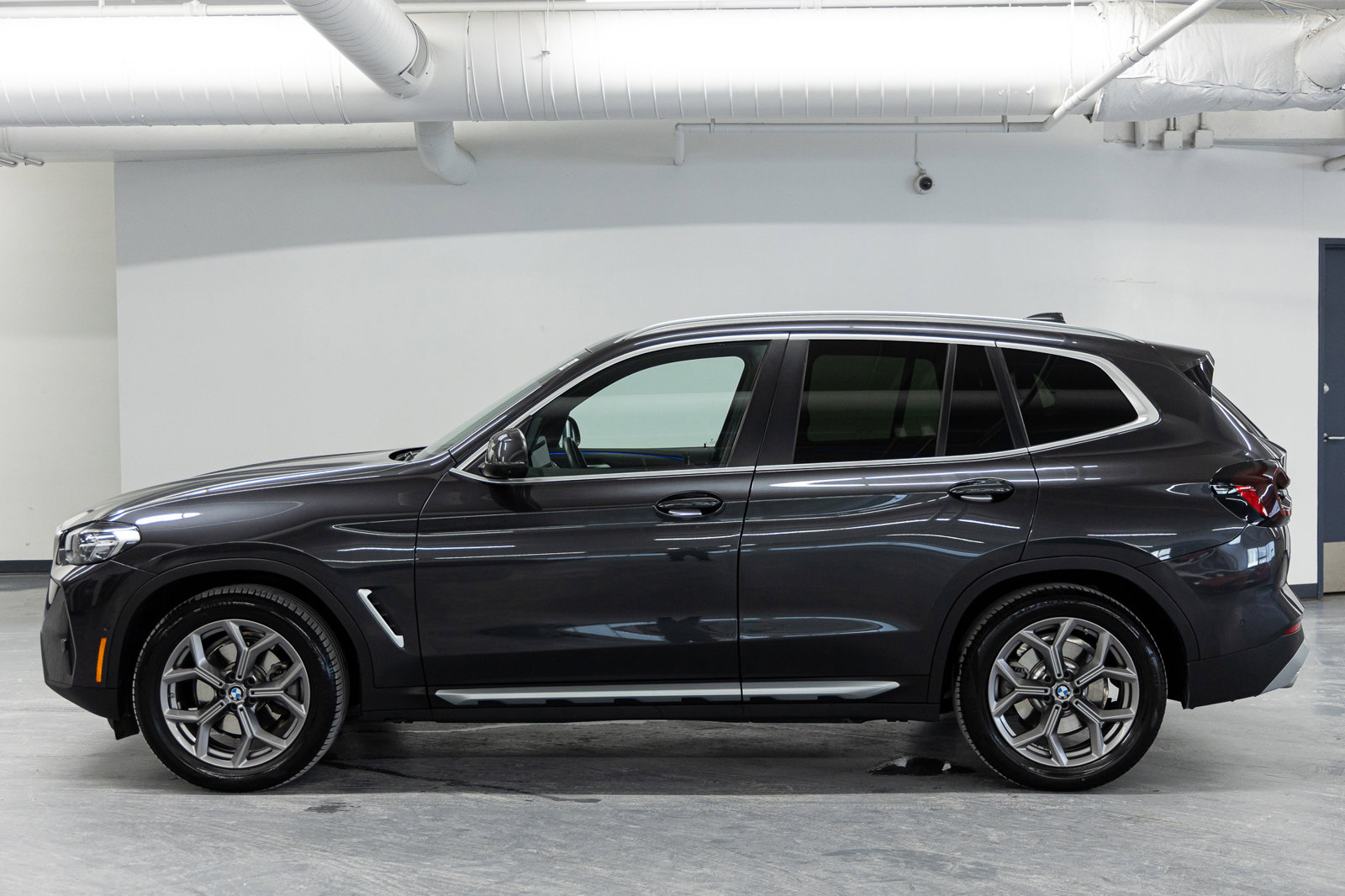Used 2024 BMW X3 xDrive30i w/ Premium Package w/ZPA image 2