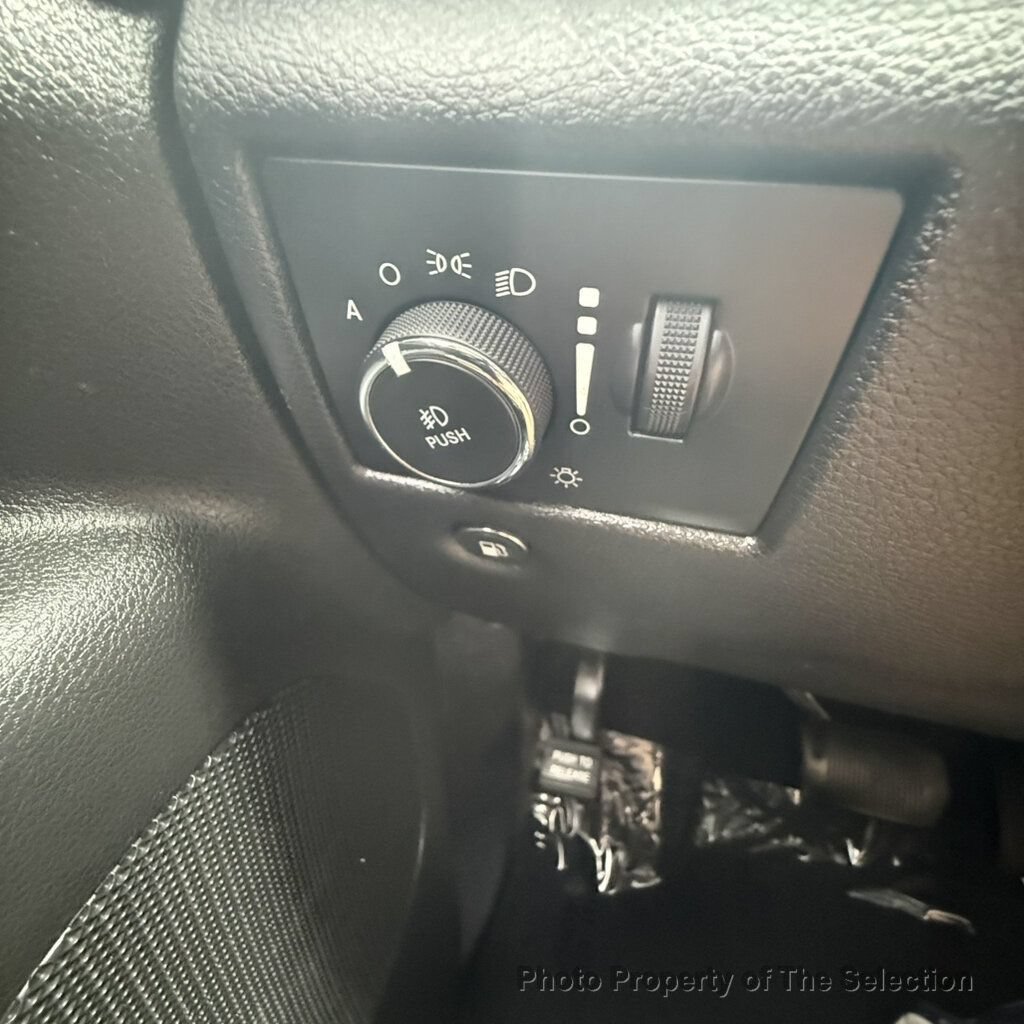 Used 2020 Jeep Grand Cherokee Altitude AWD/4WD image 24