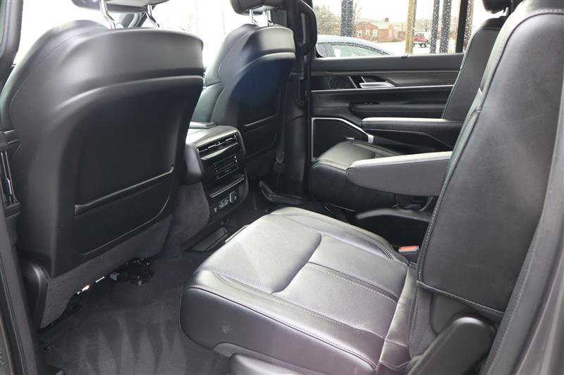 Used 2024 Jeep Wagoneer L Series II w/ Convenience Group I image 8