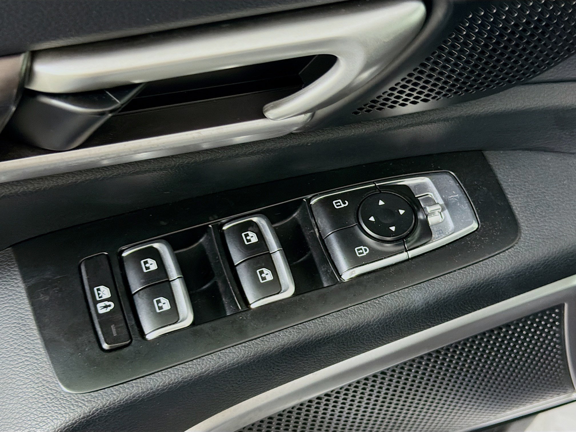 Used 2025 Kia Telluride S FWD image 15