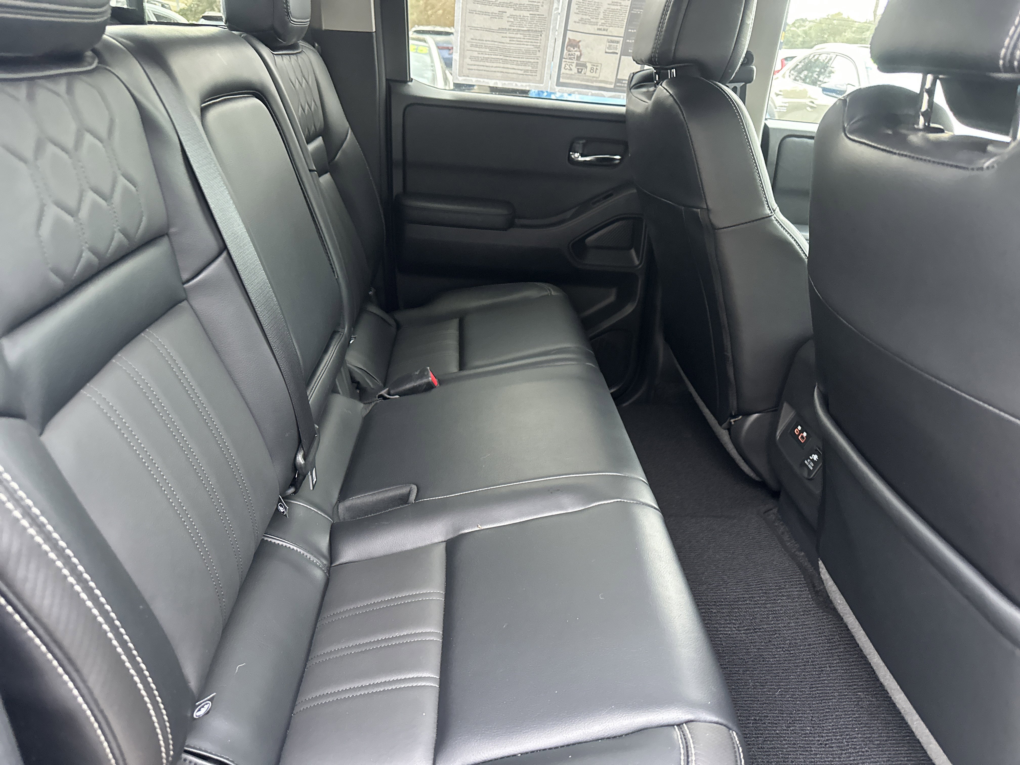 Used 2025 Nissan Frontier SL image 14