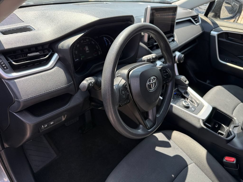 Certified 2025 Toyota RAV4 LE AWD/4WD image 28