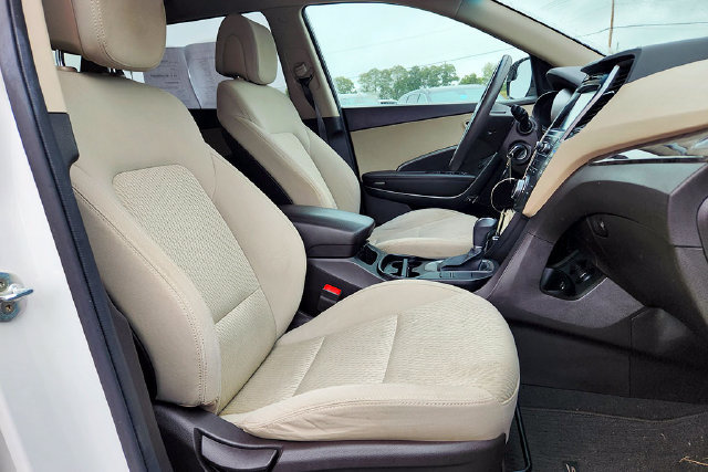 Used 2017 Hyundai Santa Fe SE AWD/4WD image 25