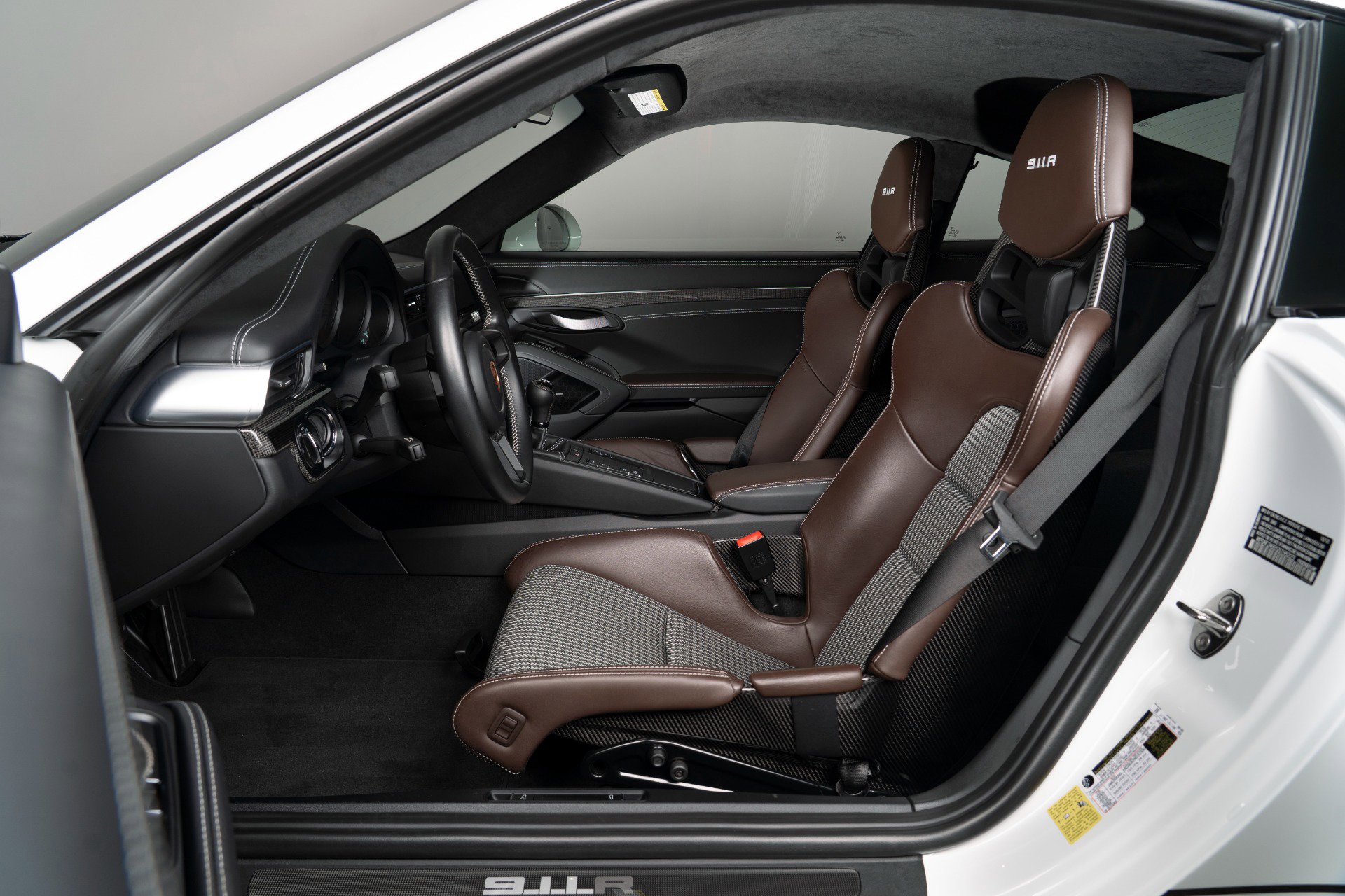 Used 2016 Porsche 911 R image 30