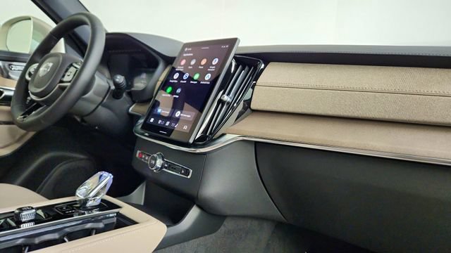 New 2026 Volvo XC90 T8 Plus w/ Protection Package Premier AWD/4WD image 36