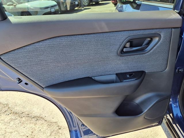 Used 2023 Nissan Rogue S image 10