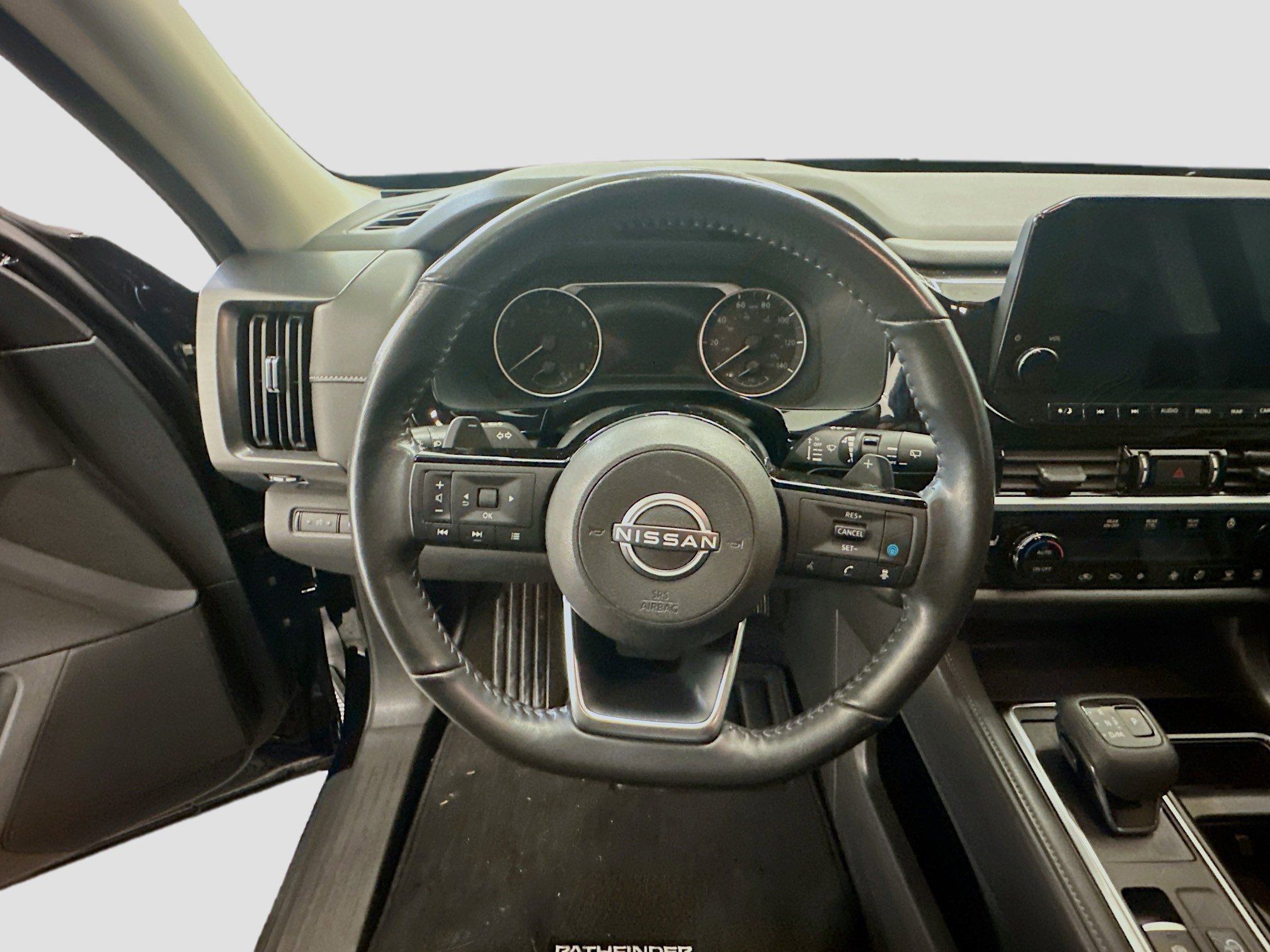 Used 2023 Nissan Pathfinder SL AWD/4WD image 18
