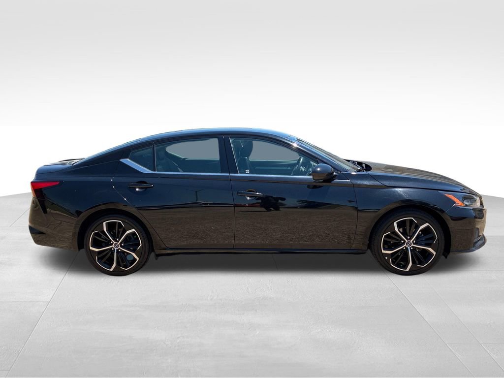 Used 2024 Nissan Altima 2.5 SR FWD image 7