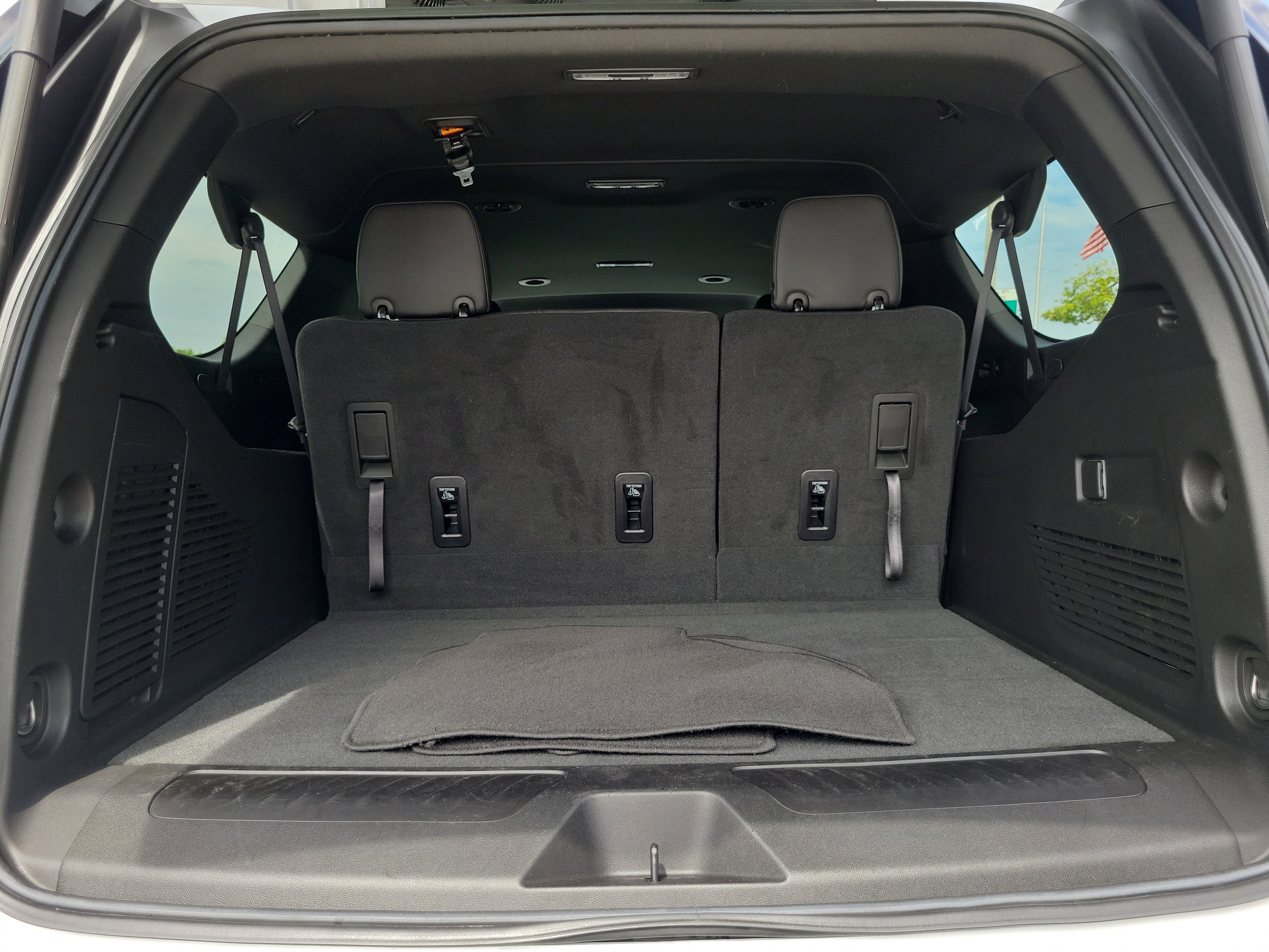Used 2023 Chevrolet Suburban LT RWD image 17