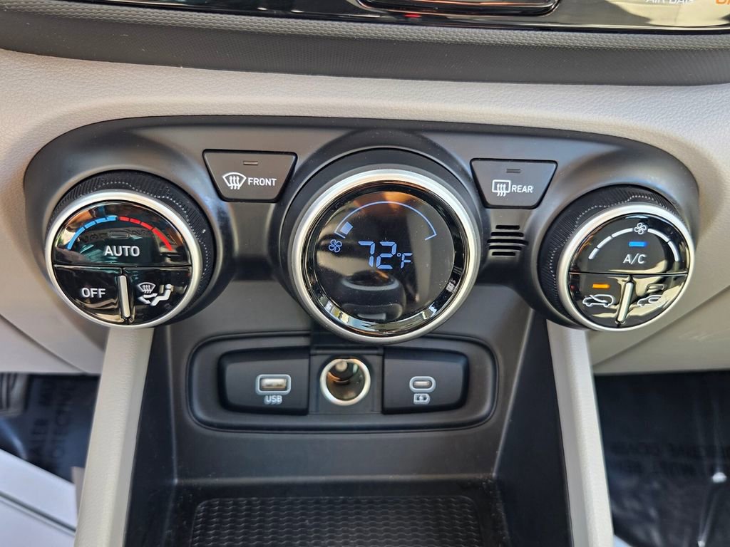 Used 2025 Hyundai Venue SEL image 20