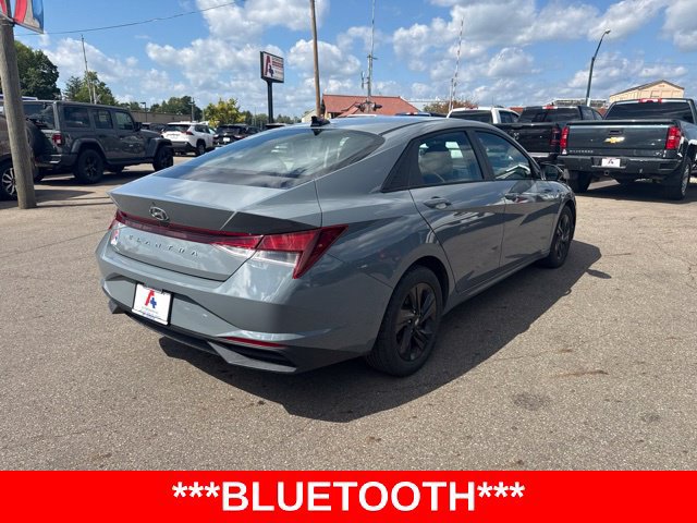 Used 2022 Hyundai Elantra SEL FWD image 3