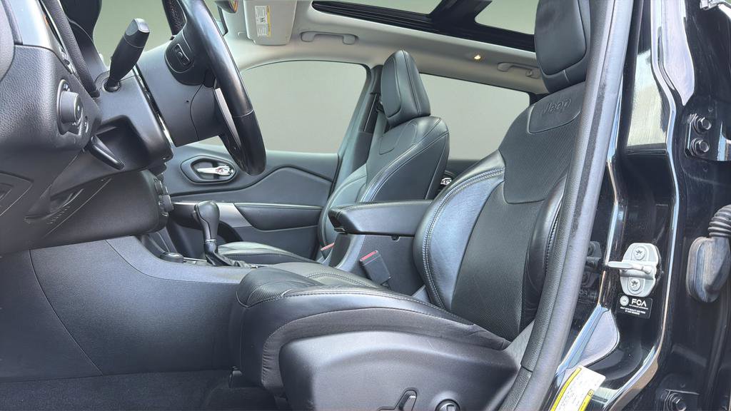 Used 2021 Jeep Cherokee Limited image 22